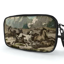 将图片加载到图库查看器,Europe Ukraine Wild Horses Camera Bag