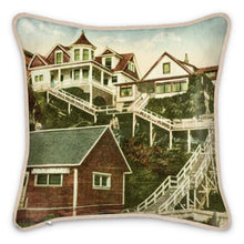 将图片加载到图库查看器,Alaska Ketchikan Residences 1914 Silk Pillow