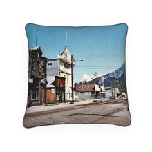Indlæs billede til gallerivisning Alaska Skagway Alaska Native Brotherhood Hall Luxury Pillow