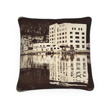 将图片加载到图库查看器,Alaska Ketchikan Waterfront Luxury Pillow