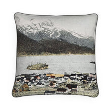 Charger l'image dans la galerie, Alaska Douglas Channel View 1905 Luxury Pillow