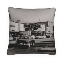 将图片加载到图库查看器,Alaska Anchorage 4th Avenue 1950s Luxury Pillow