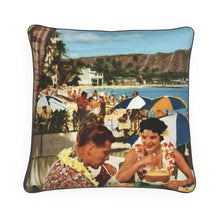将图片加载到图库查看器,Hawaii Honolulu Waikkki Beach 1960s Luxury Pillow