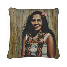 将图片加载到图库查看器,Hawaii Native Woman Luxury Pillow