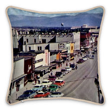 Indlæs billede til gallerivisning Alaska Anchorage All American City Silk Pillow
