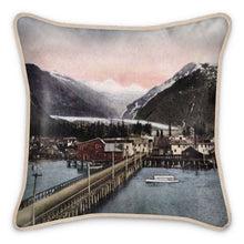将图片加载到图库查看器，Alaska Valdez showing Valdez Glacier Silk Pillow
