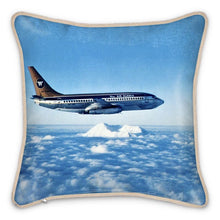 Cargar imagen en el visor de la galería, Alaska Mt. McKinley/Denali Wien Air Boeing 737 Silk Pillow
