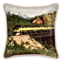将图片加载到图库查看器，Alaska Railroad Passenger Train Silk Pillow
