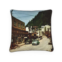 Charger l&#39;image dans la galerie, Alaska Juneau Franklin Street 1960s Luxury Pillow
