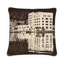 Charger l&#39;image dans la galerie, Alaska Ketchikan Waterfront Luxury Pillow

