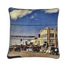 Indlæs billede til gallerivisning Alaska Anchorage Fur Rondy 1950s Luxury Pillow
