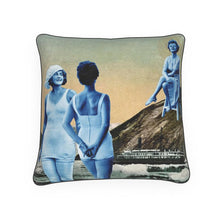 将图片加载到图库查看器，Miss Alaska 1922 at Taku Glacier Luxury Pillow
