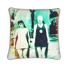 将图片加载到图库查看器，Hawaii Vintage Surfer Girls Luxury Pillow
