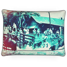 Charger l&#39;image dans la galerie, Hawaii Cowboys Loading Steers Luxury Pillow

