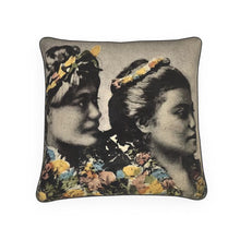Cargar imagen en el visor de la galería, Hawaii Honolulu Aloha Nui Hawaiian Girls Luxury Pillow
